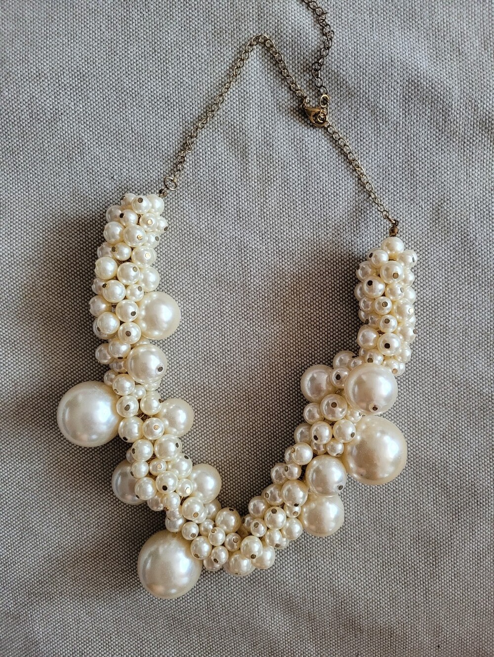 Elegant Pearl Cluster Statement Necklace - Cream Faux Pearls